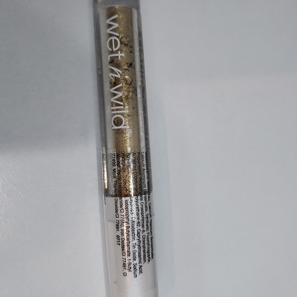 Assortment of makeup - Picture 9 of 10